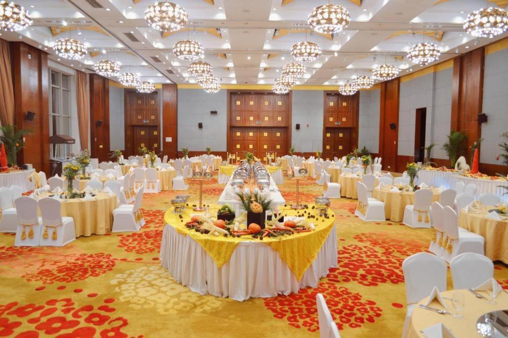 Dekin Hotel Chongqing Jiefangbei Exteriör bild