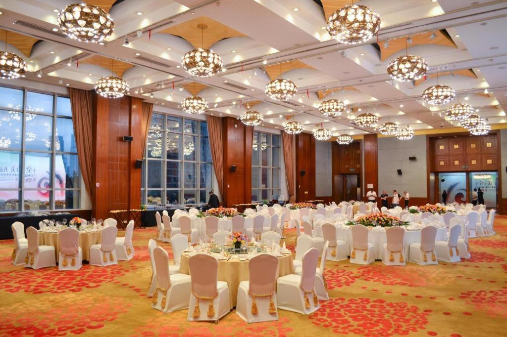 Dekin Hotel Chongqing Jiefangbei Exteriör bild