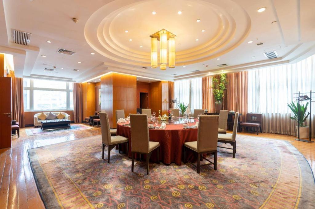 Dekin Hotel Chongqing Jiefangbei Exteriör bild